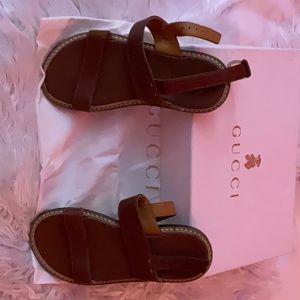 Kids Gucci sandals size 28